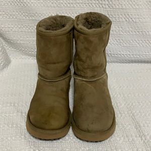 Ugg Classic Short 1016223 Tan Brown Boots size 6